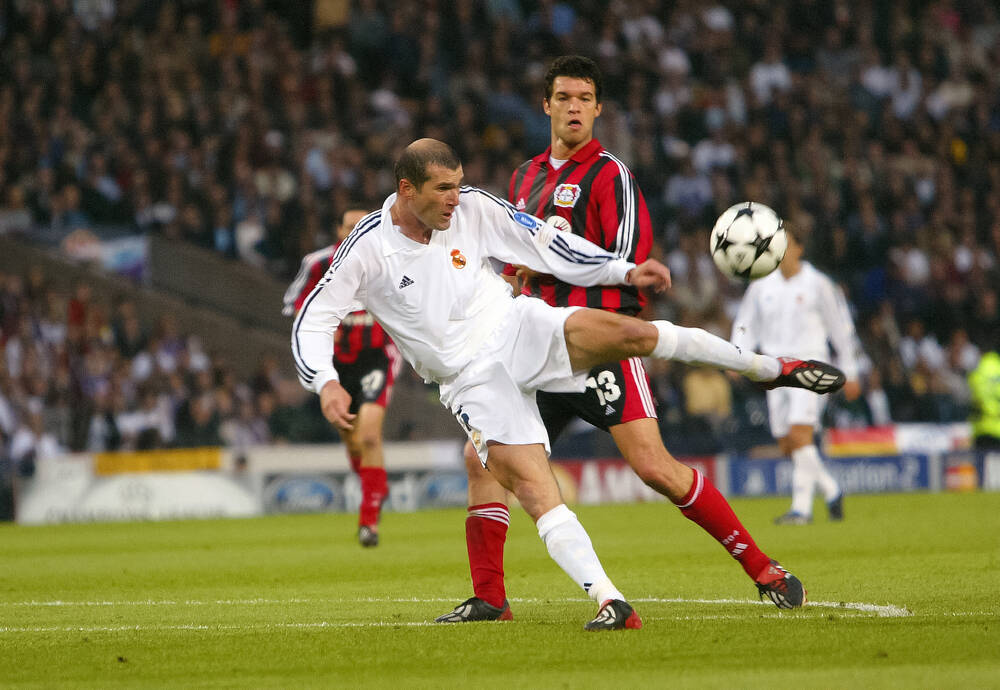 10 Pemain Sepak Bola Legendaris dan Prestasi Mereka yang Menginspirasi Dunia